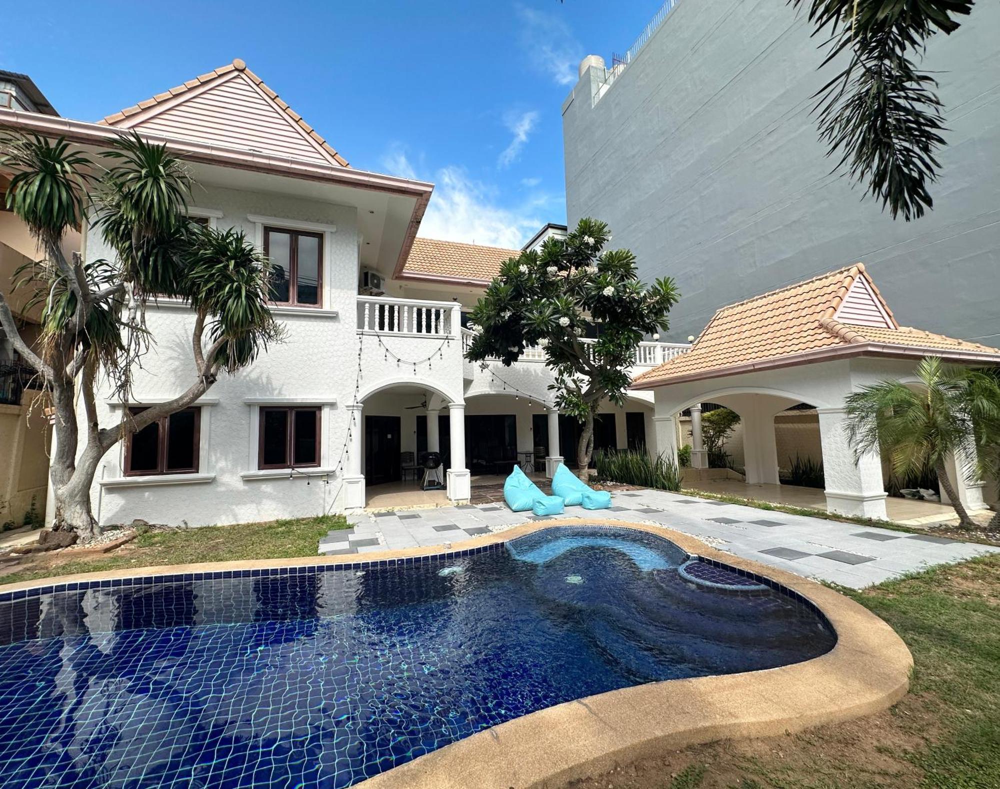 Blooming Hill Boutique Suites Pattaya Extérieur photo